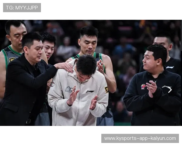 CBA 主场球迷制造震耳欲聋的氛围 CBA 主场球迷制造震耳欲聋的氛围