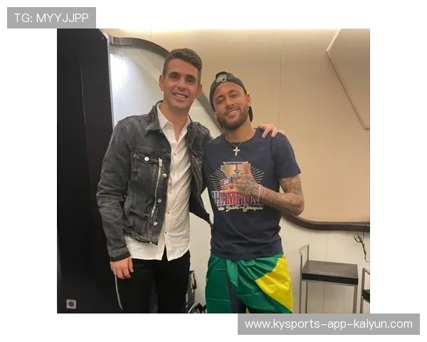 内马尔与家人合照晒出烹饪成果，生活化的一面圈粉