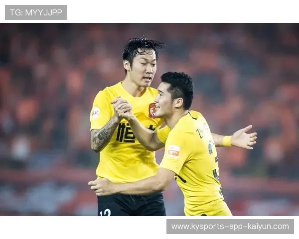 河南队钟义浩前场串联,禁区前沿回敲制造远射机会 河南队钟义浩前场串联,禁区前沿回敲制造远射机会