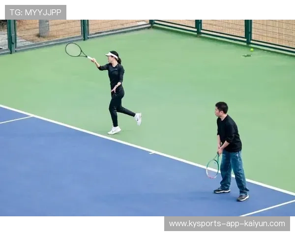 网球强势回球把对手逼到角落决定比赛